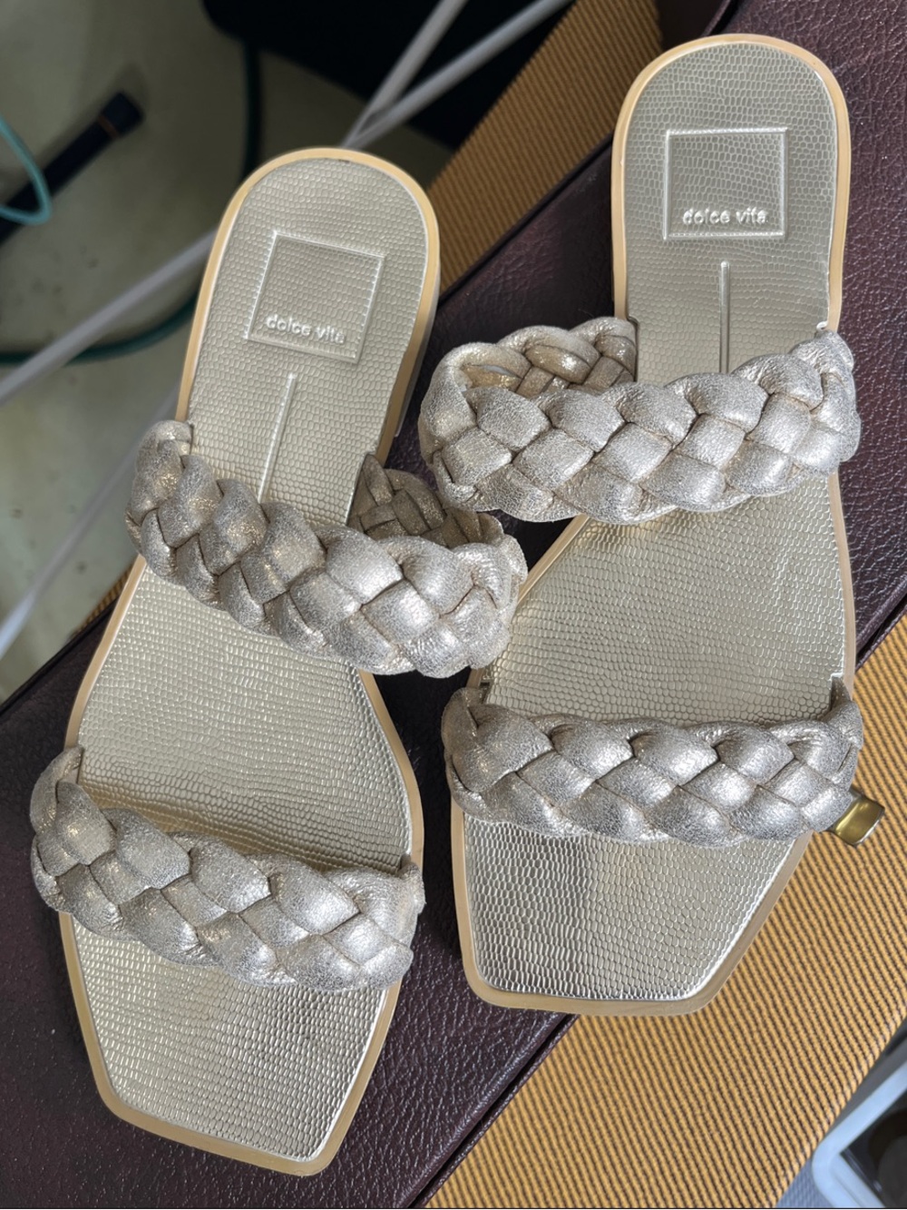 Dolce Vita Indy Slide Sandals in Metallic Gold. Size 8.5